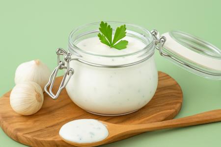 Incredibly Healing Properties of Garlic and Yogurt
