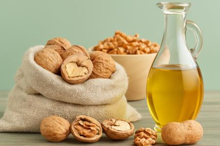 Olive oil and walnuts: natural protection for the immune system