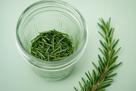 What happens if you drink rosemary tea on an empty stomach?