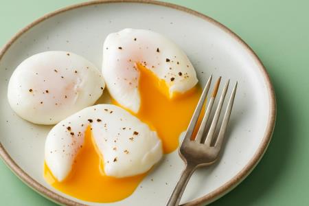 Three eggs to fight hunger