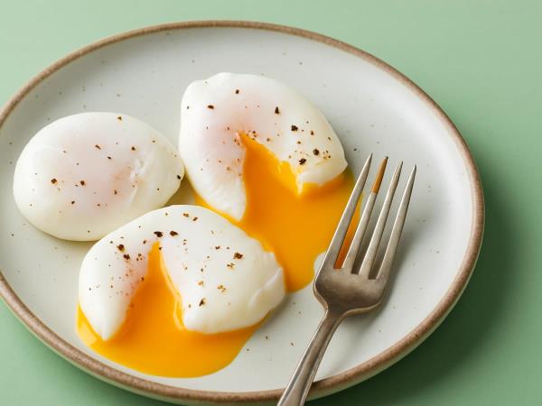 Three eggs to fight hunger