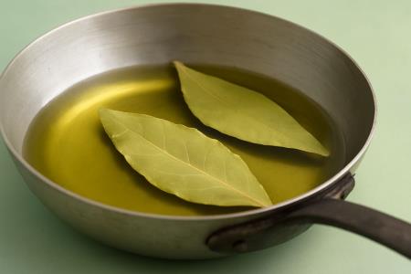 Surprising combination of bay leaf and olive oil