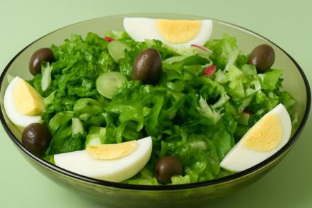 Together they are stronger: boiled eggs and raw vegetables