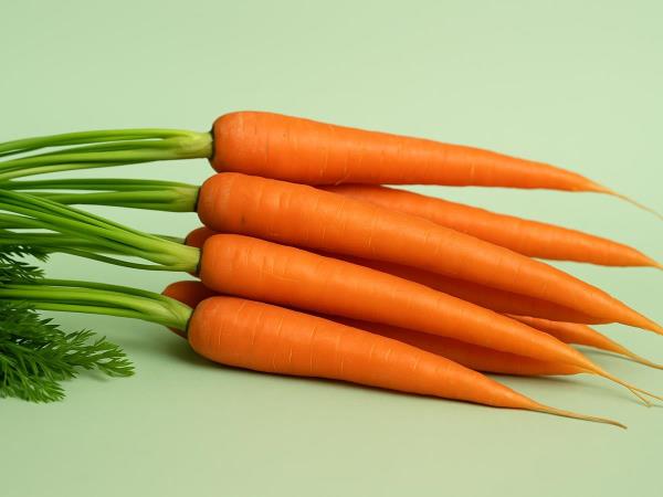 10 reasons why you should eat more carrots