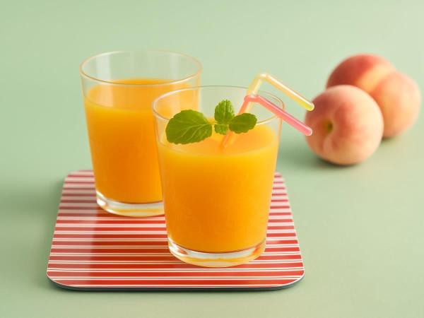 Fruit drink against snoring