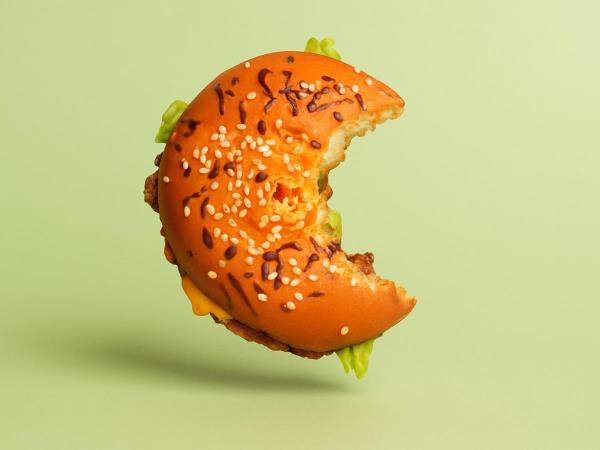 The ideal time for dinner is 7 PM