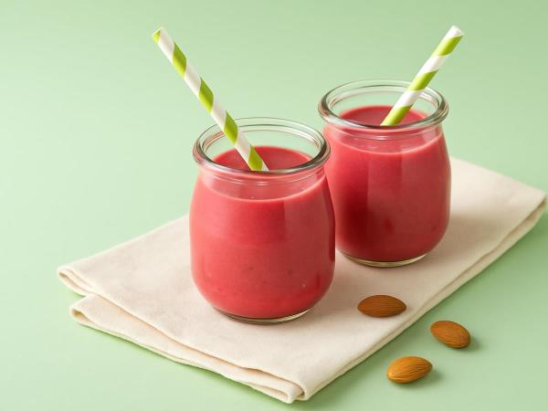 Drink made from vitamins and healthy fats