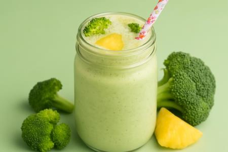 Broccoli smoothie for the summer: a vegetable with more vitamin C than orange, that restores what your body loses through sweating