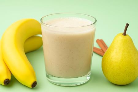 4  Ingredients, One Glass: The Pear, Banana, Raspberry & Kefir Morning Smoothie That Could Help You Start the Day Right