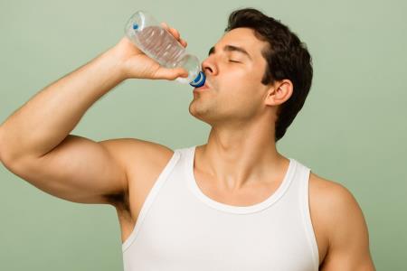 Water From a Plastic Bottle: Refreshment or a Quiet Chemical Risk?