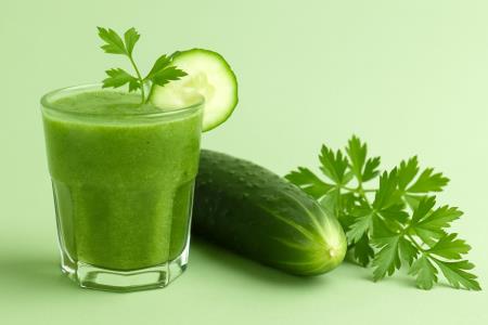 4 Ingredients, One Evening Glass: A Ginger, Cucumber, Parsley & Lemon Drink That Supports a Healthy Metabolism
