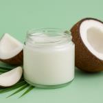 A Spoonful of Coconut Oil on an Empty Stomach: The Quiet Morning Habit So Many People Swear By
