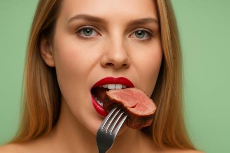 When Sausage Becomes the Enemy: What Really Happens in Your Body When You Eat Processed Meat