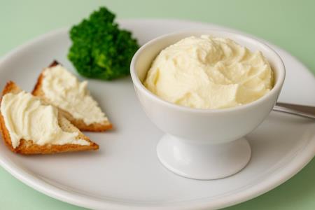 Homemade Philadelphia-Style Cream Cheese from Four Ingredients: The Recipe Born from a Dairyman's Happy Accident