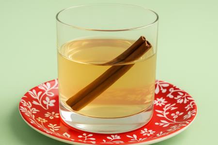 Banana and Cinnamon in a Cup: A Simple Evening Tea for Relaxed Muscles, Cozy Circulation and Better Sleep